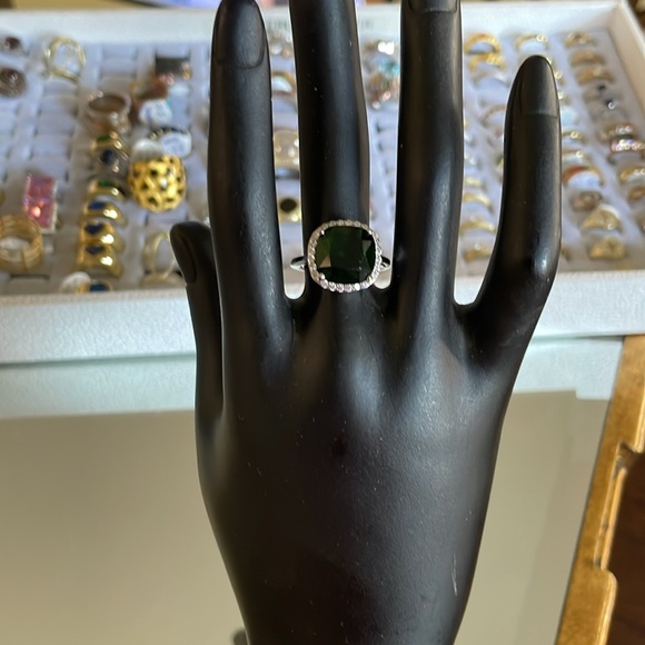 Sterling silver emerald stone ring - Picture 4 of 6